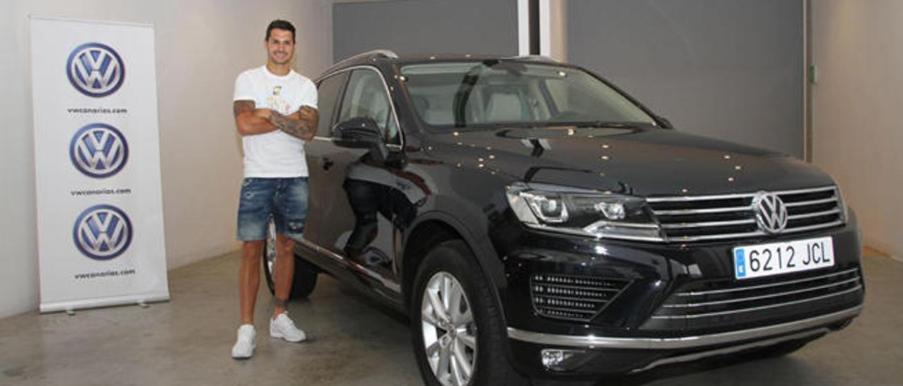 Vitolo, jugador del Sevilla y embajador de Volkswagen Canarias.