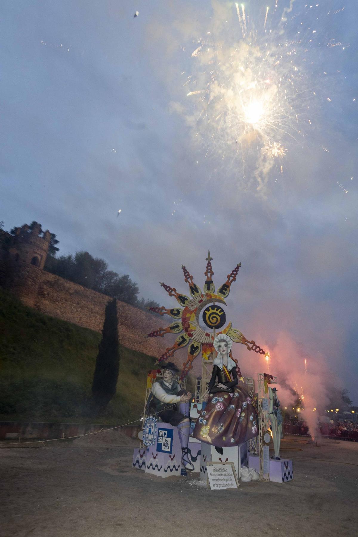 La Cremà de las convivencias de las Hogueras en Toledo