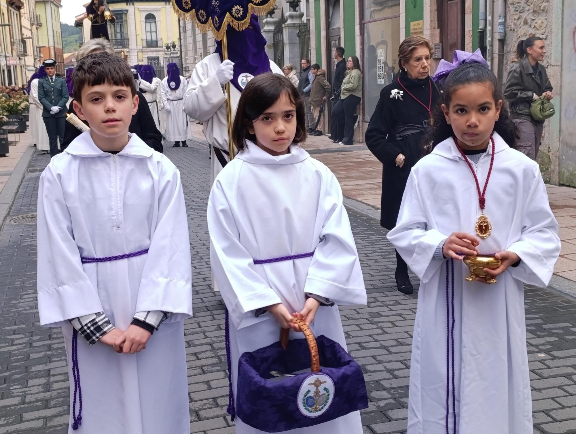 El Nazareno y la Virgen Dolorosa emocionan en Grado