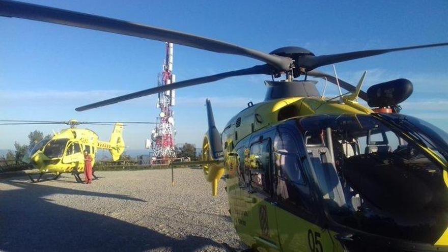 L&#039;helicòpter del SEM i el del GRAE dels Bombers, en el rescat.