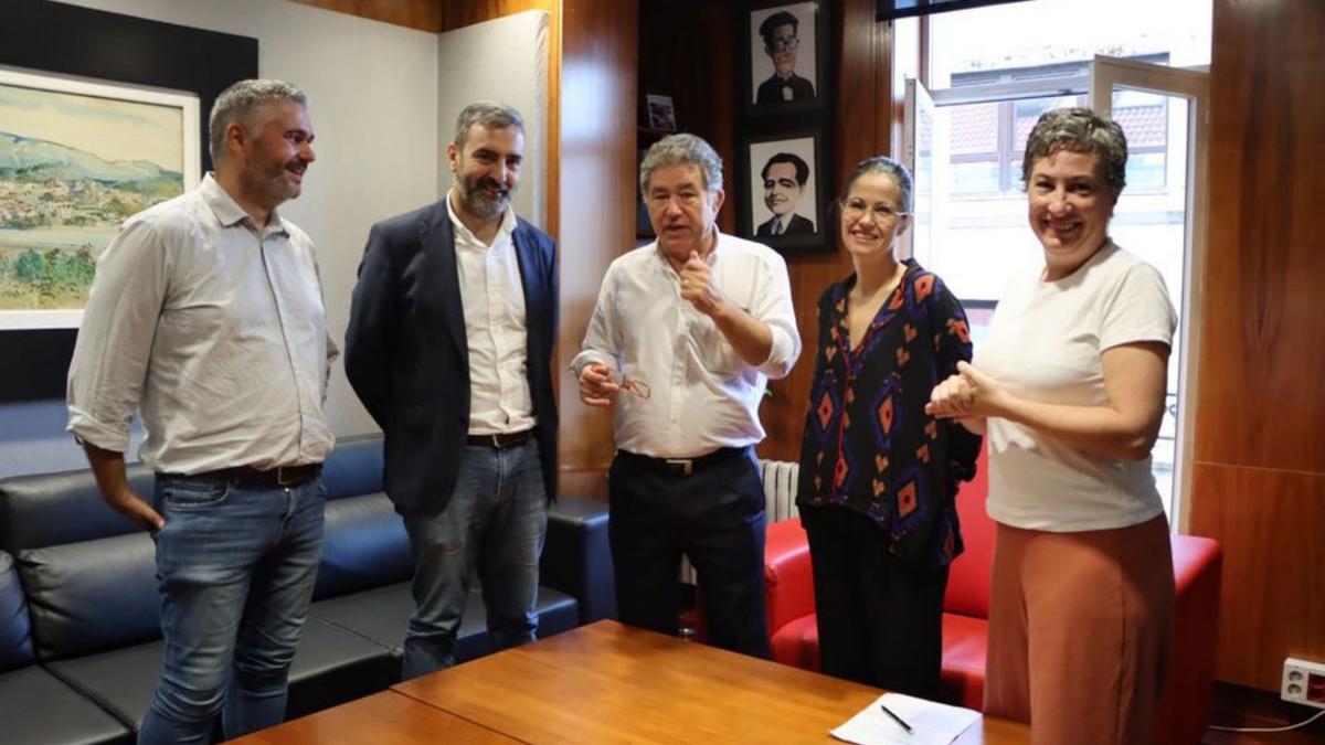 La directiva del clúster se reunió ayer con el alcalde.