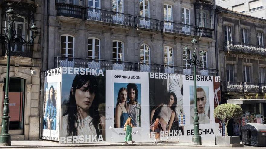 Urbanismo da luz verde a las obras de acondicionamiento en el antiguo local de Zara en Urzáiz para el traslado de Bershka