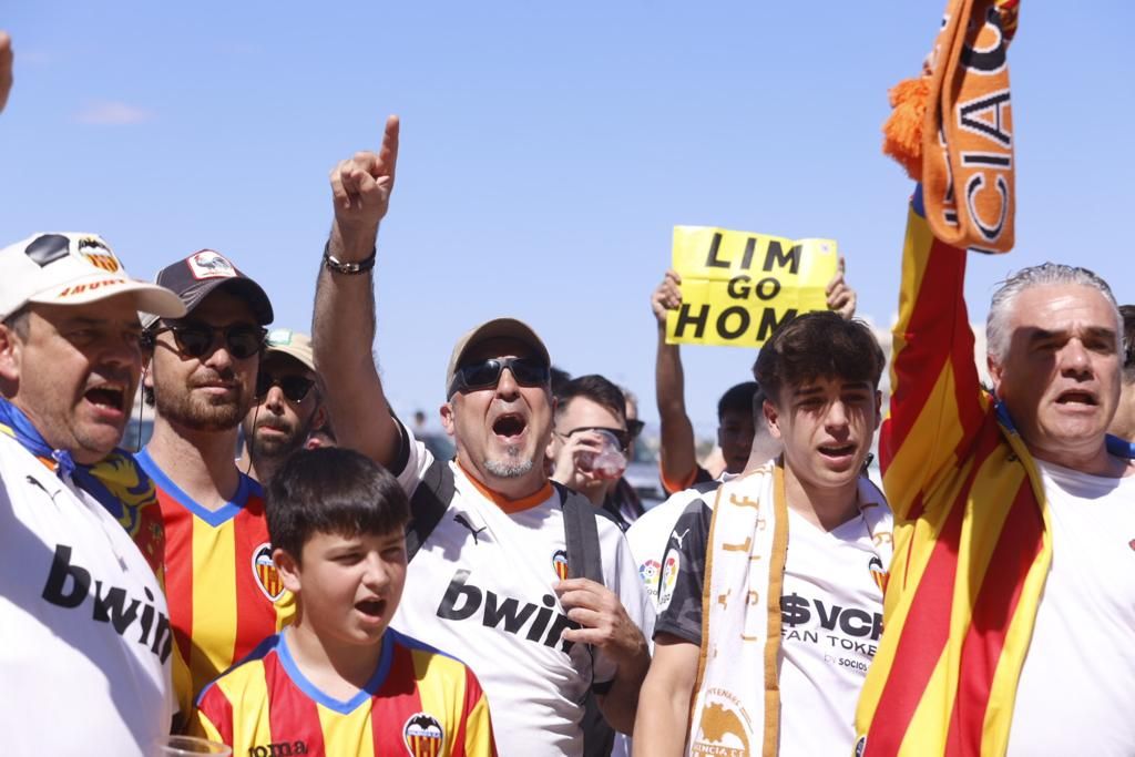 La afición del Valencia CF ante el Elche