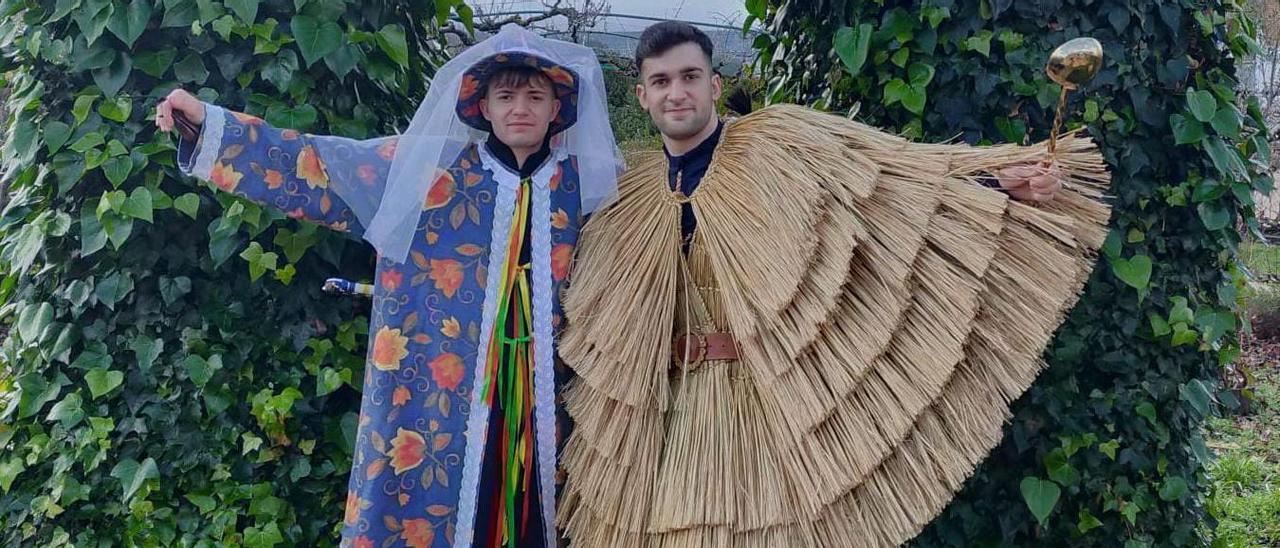 Rodrigo María Tomás y Javier Clemente Ferrero, vestidos de Madama y de Tafarrón, respectivamente.