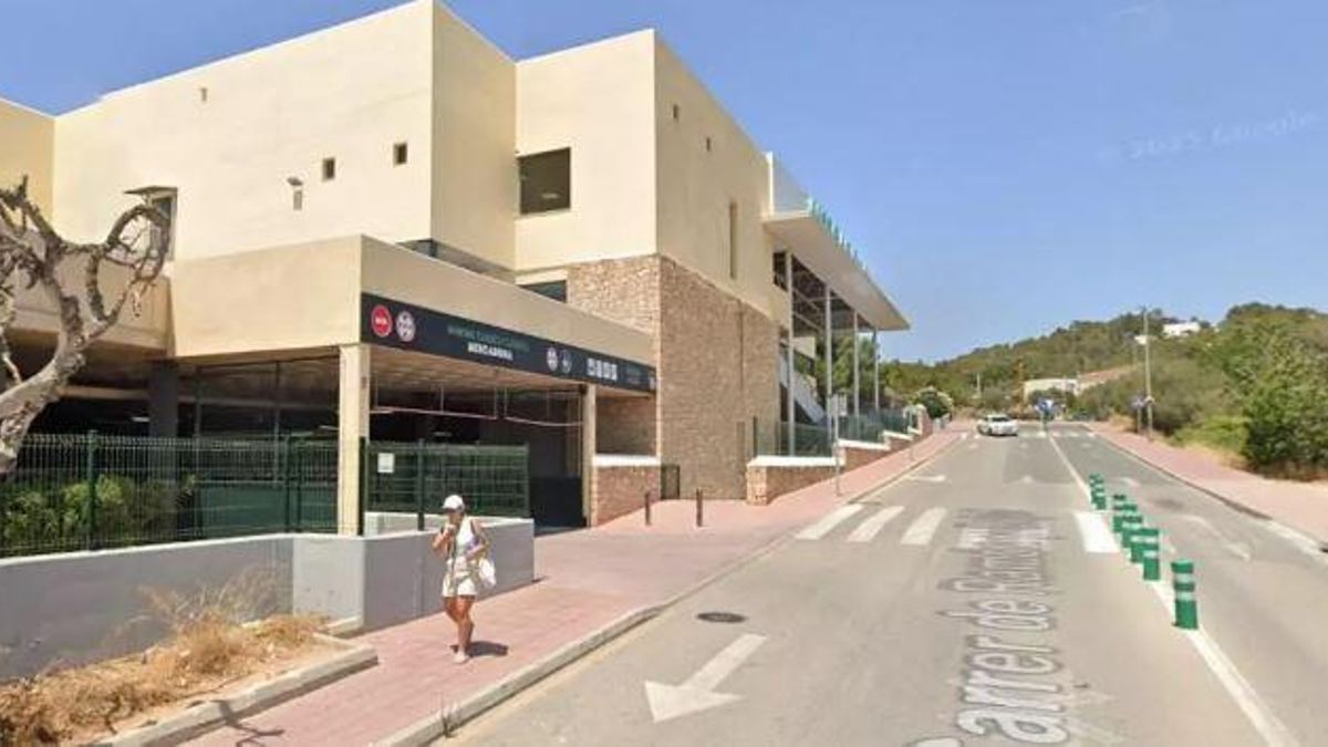 El joven se precipitó desde lo alto de un supermercado