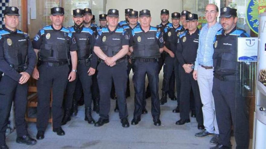 La Policía Local de Baiona se protege con chalecos antibalas de última generación