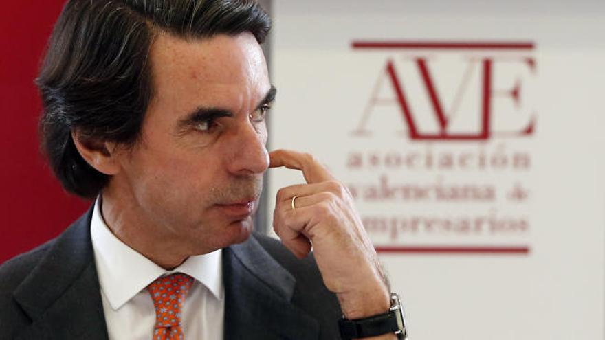 Aznar ve &quot;incompleta&quot; la ruta del Gobierno para recuperar la economía