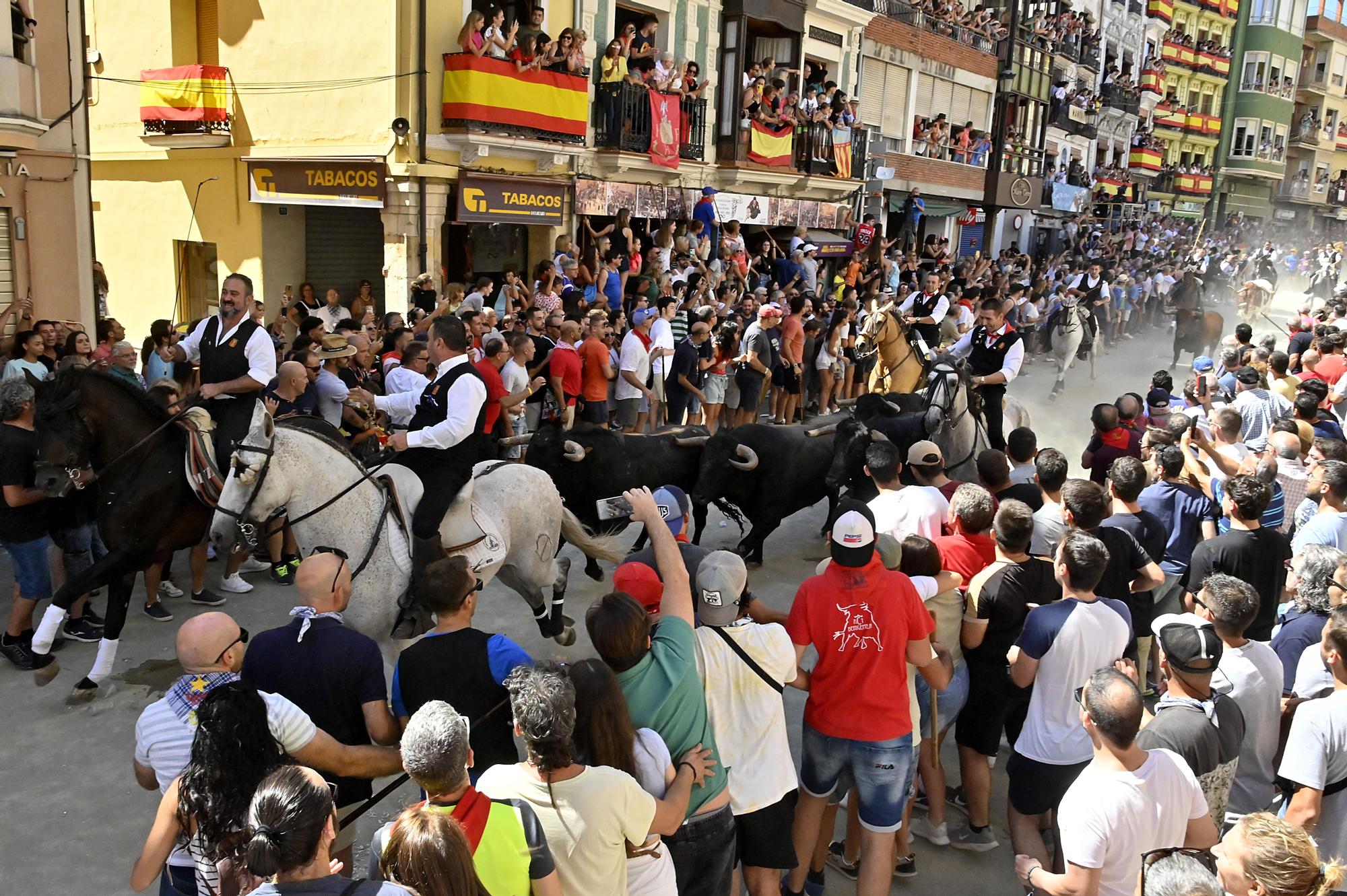 Fotos de ambiente y de la segunda Entrada de Toros y Caballos de Segorbe