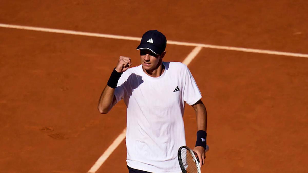 Jódar triunfa en el debut de Roland Garros en París