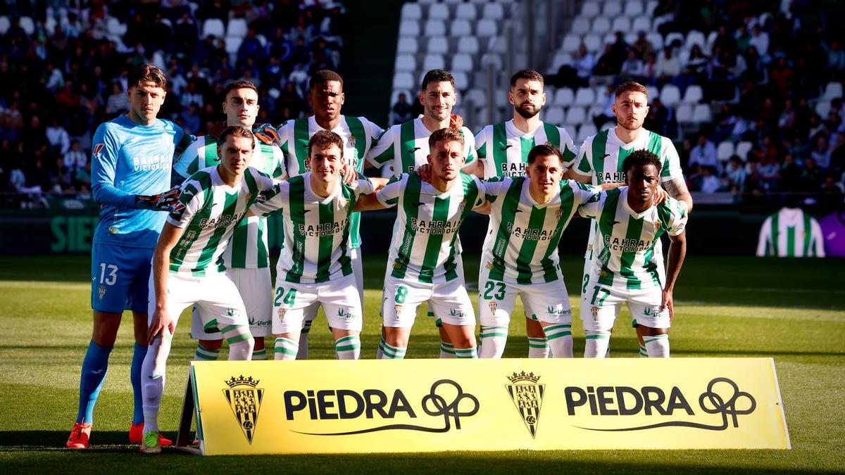 Equipo titular del Córdoba CF que cayó derrotado este domingo en El Arcángel ante el Huesca.