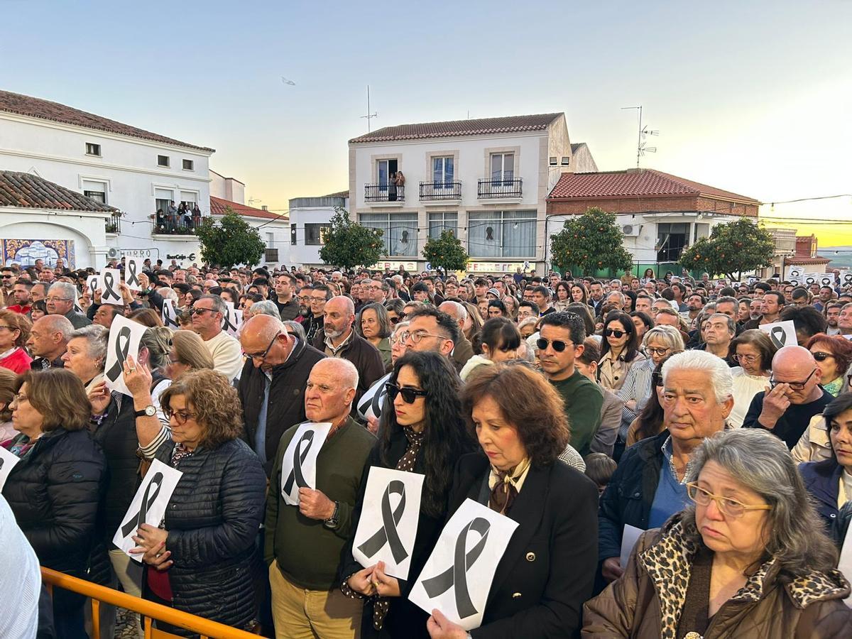 Fotogalería | Concentración del pueblo de Hornachos en apoyo a la familia de Francisca Cadenas