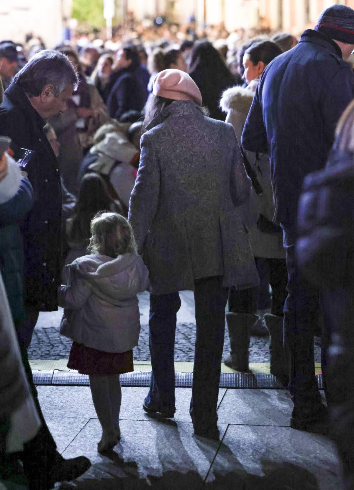 Paloma Rocasolano, madre de la reina Letizia, con su nieta Erin en Madrid