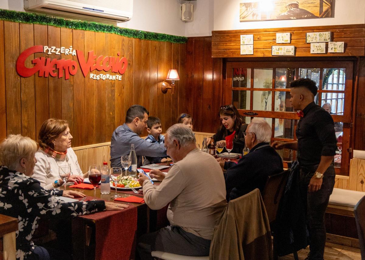 Amigos y clientes visitaron el restaurante el19 de diciembre