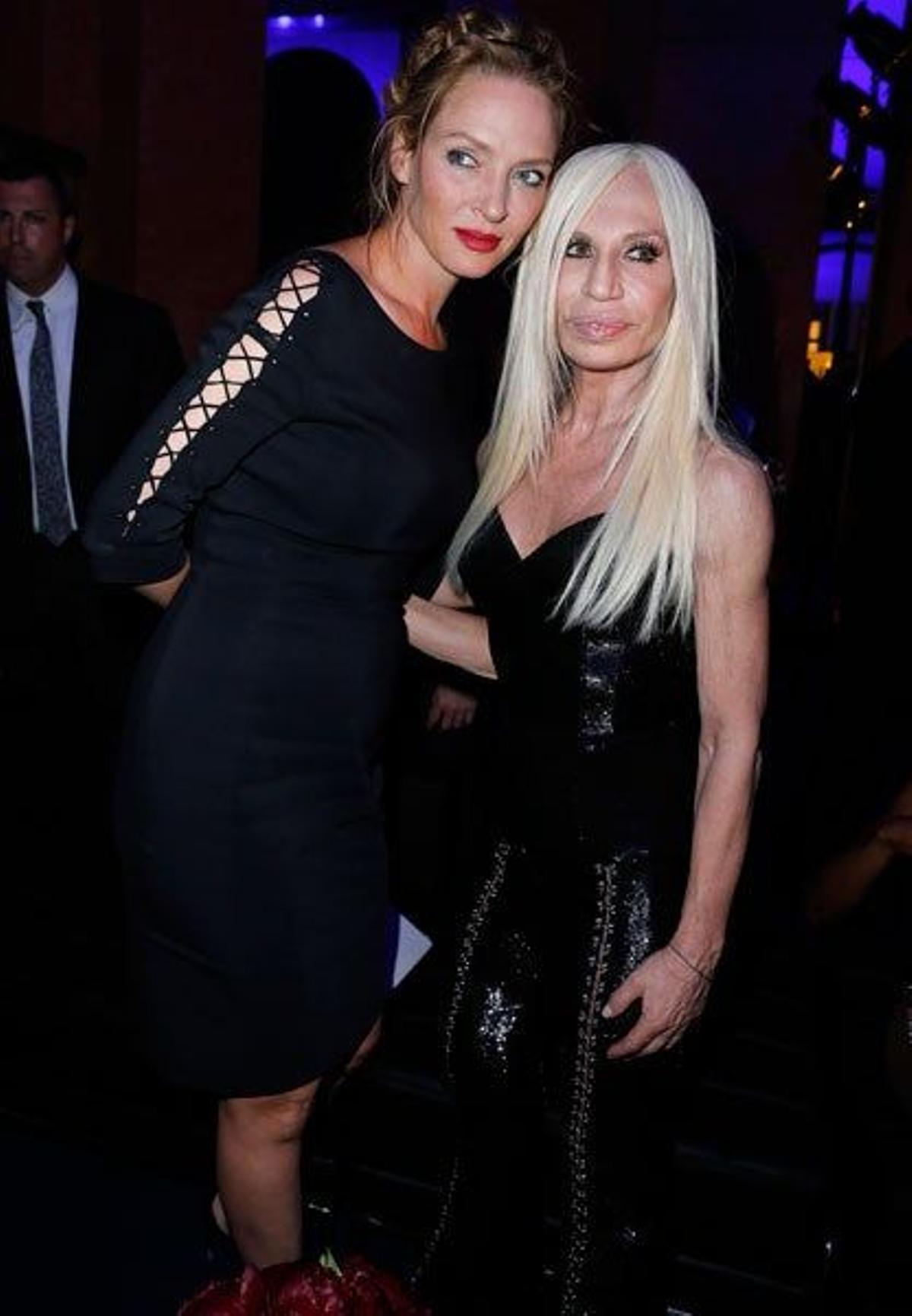 Uma Thurman y Donatella Versace