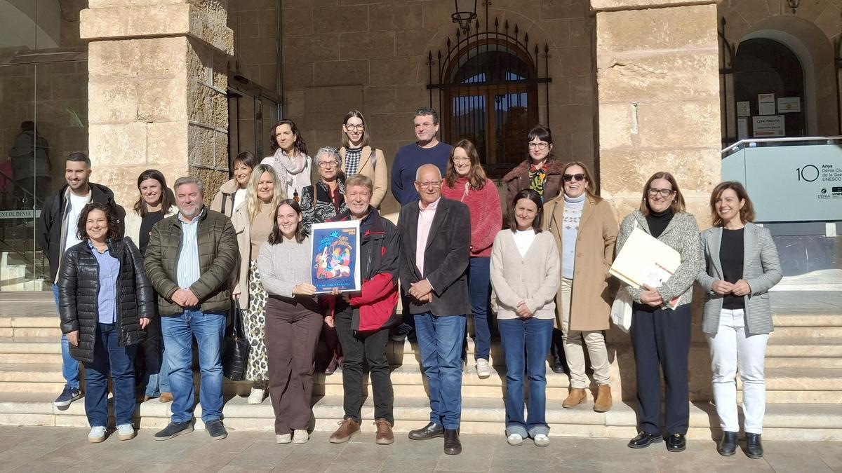 El alcalde, los concejales, representantes de la Cappev y de Escola Valenciana y directoras de los colegios de Dénia