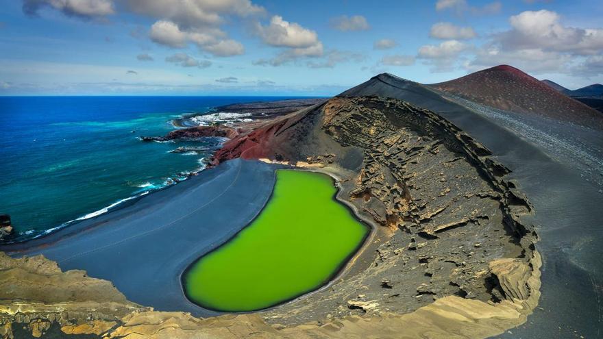 Lanzarote investiga el ataque medioambiental a la montaña del Charco de los Clicos