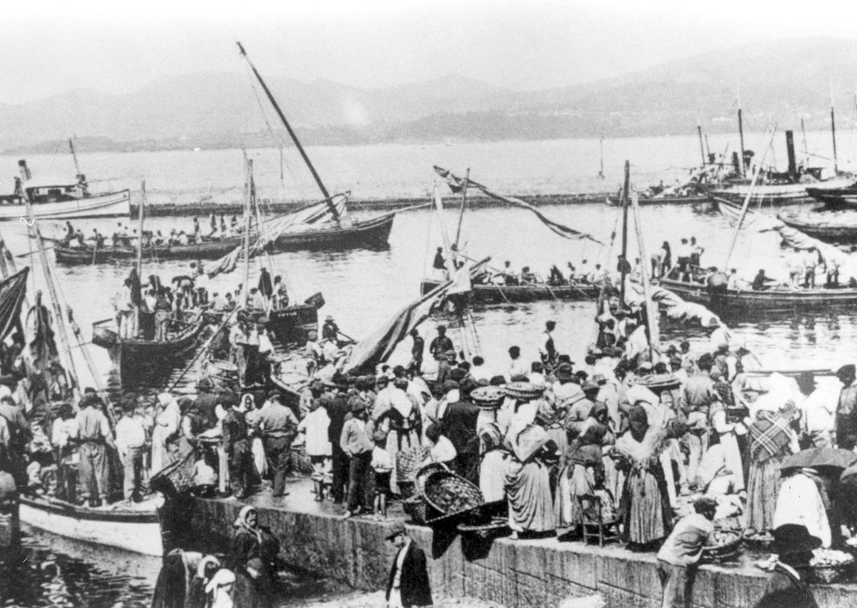 Embarcaciones de pesca en el barrio del Berbés a finales del siglo XIX, cuando el tamaño de los buques comenzó a crecer