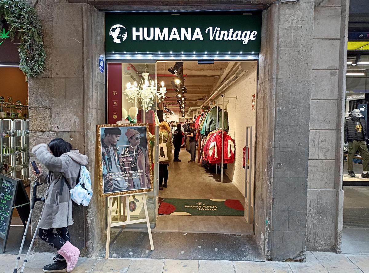 Humana abre su tienda más grande dedicada al vintage en el corazón comercial de Barcelona, en la calle Portaferrissa