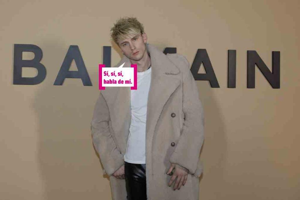 Machine Gun Kelly posa en el desfile de Balmain