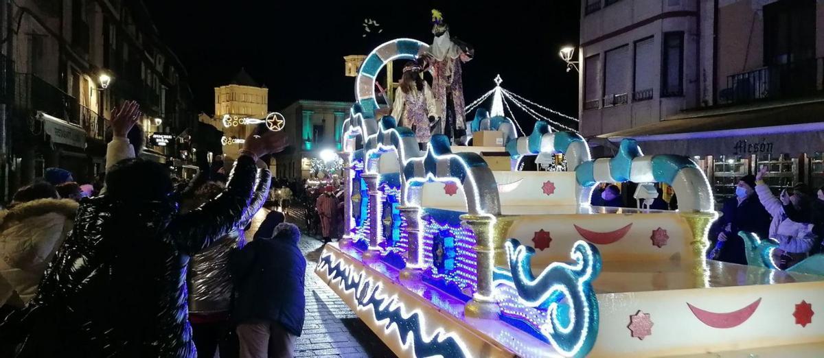 Toro respira ambiente navideño en todas sus calles