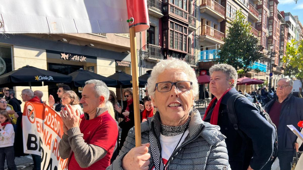 VÍDEO: Carmen Sama, vecina de Candamo: "Los parques de baterías perjudican a nuestro pueblo y a la ganadería, que las pongan lejos de aquí"