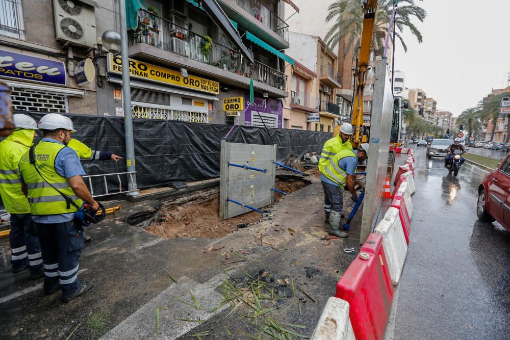 Socavón en Pedro Juan Perpiñan por una avería