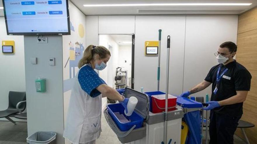 El TSJEx confirma 1.500 euros de indemnización para 29 limpiadoras de los hospitales de Mérida y Tierra de Barros
