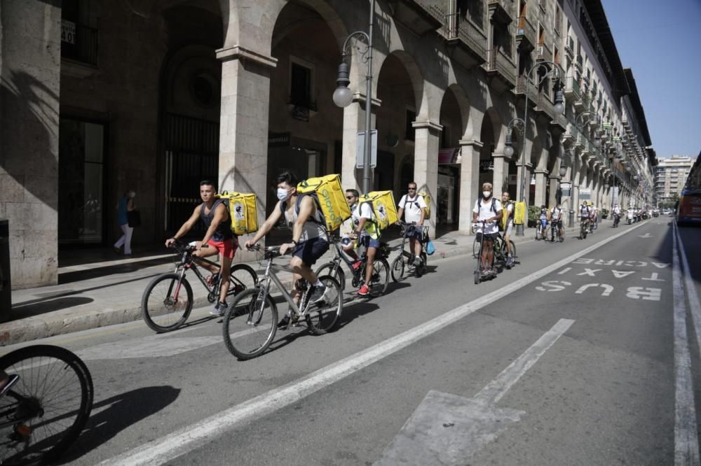 Los repartidores protestan por las calles de Palma