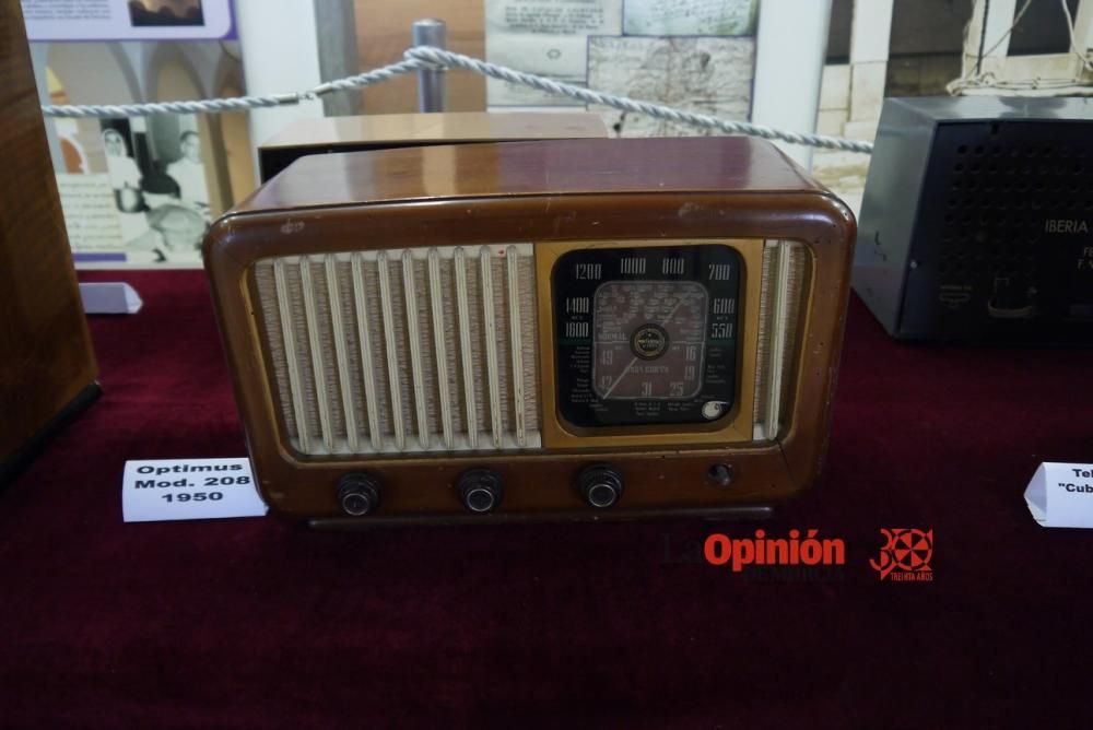 Exposición de radios antiguas en Cieza