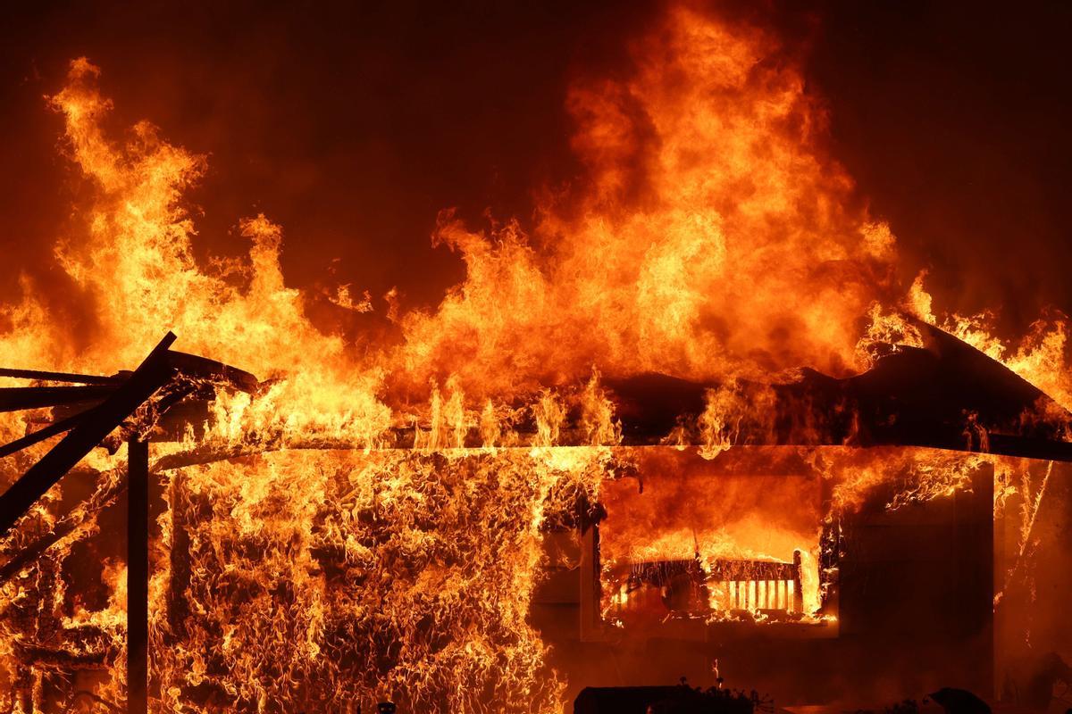 Otro devastador fuego en Mariposa (California) se acerca al parque de Yosemite