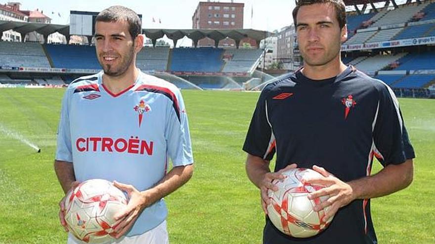 oberto Trashorras e Ismael Falcón, ayer, en el estadio de Balaídos tras su presentación.