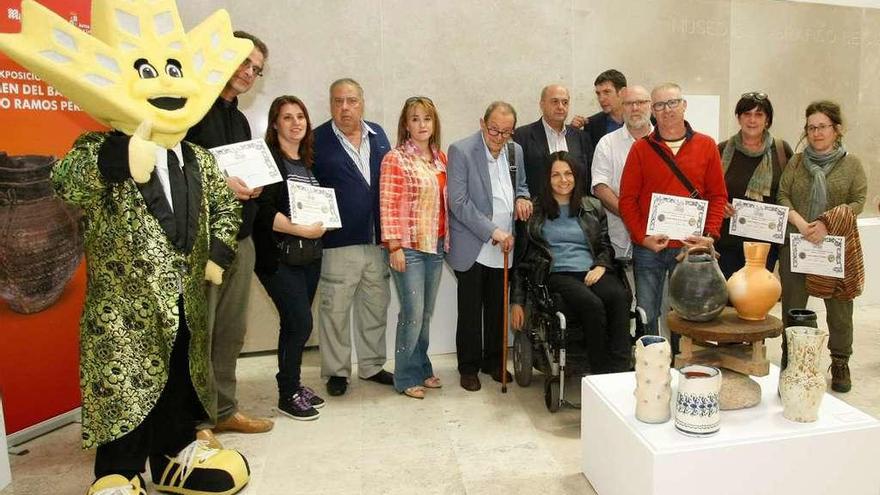 Los ganadores con Herminio Ramos, Feliciano Ferrero, de Caja Rural y la concejala María Eugenia Cabeza.