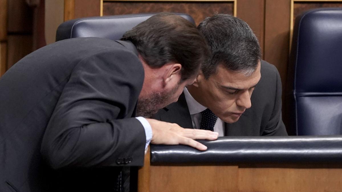 Sánchez mantiene la confianza en Puente a un mes del 29N entre dudas de los socios y dirigentes socialistas