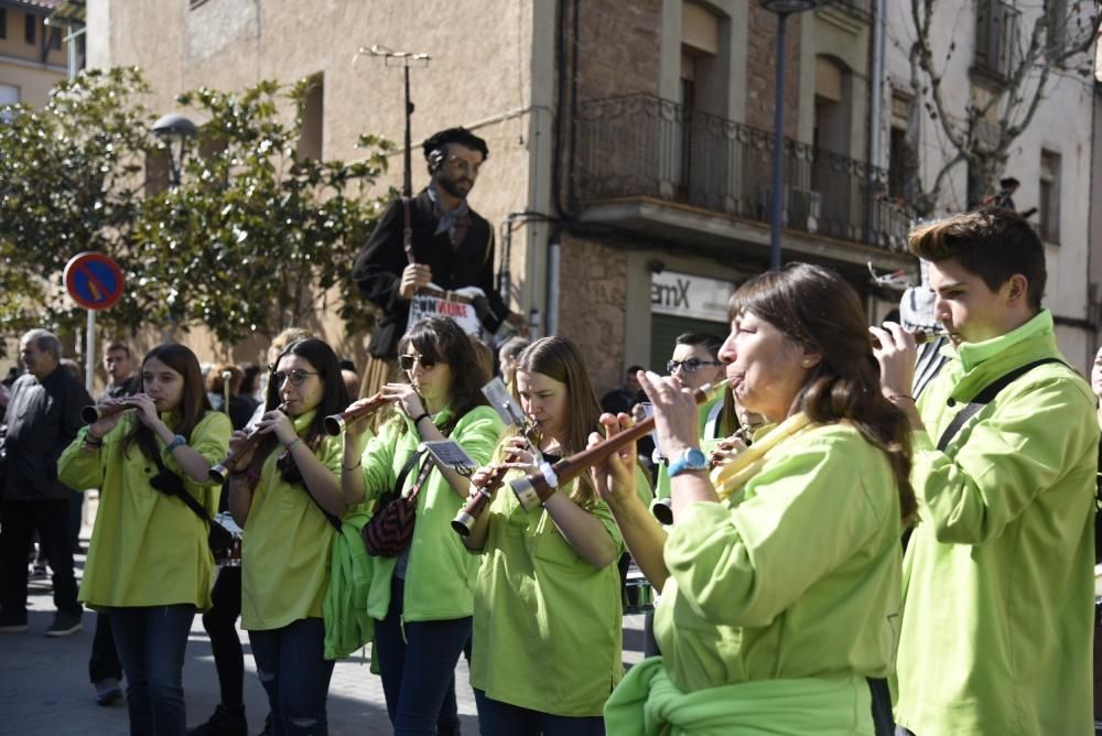 Balsareny rebutja amb cultura popular les accions