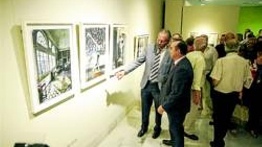 Cortés inaugura la exposición &#039;Wô&#039;, de Pagador