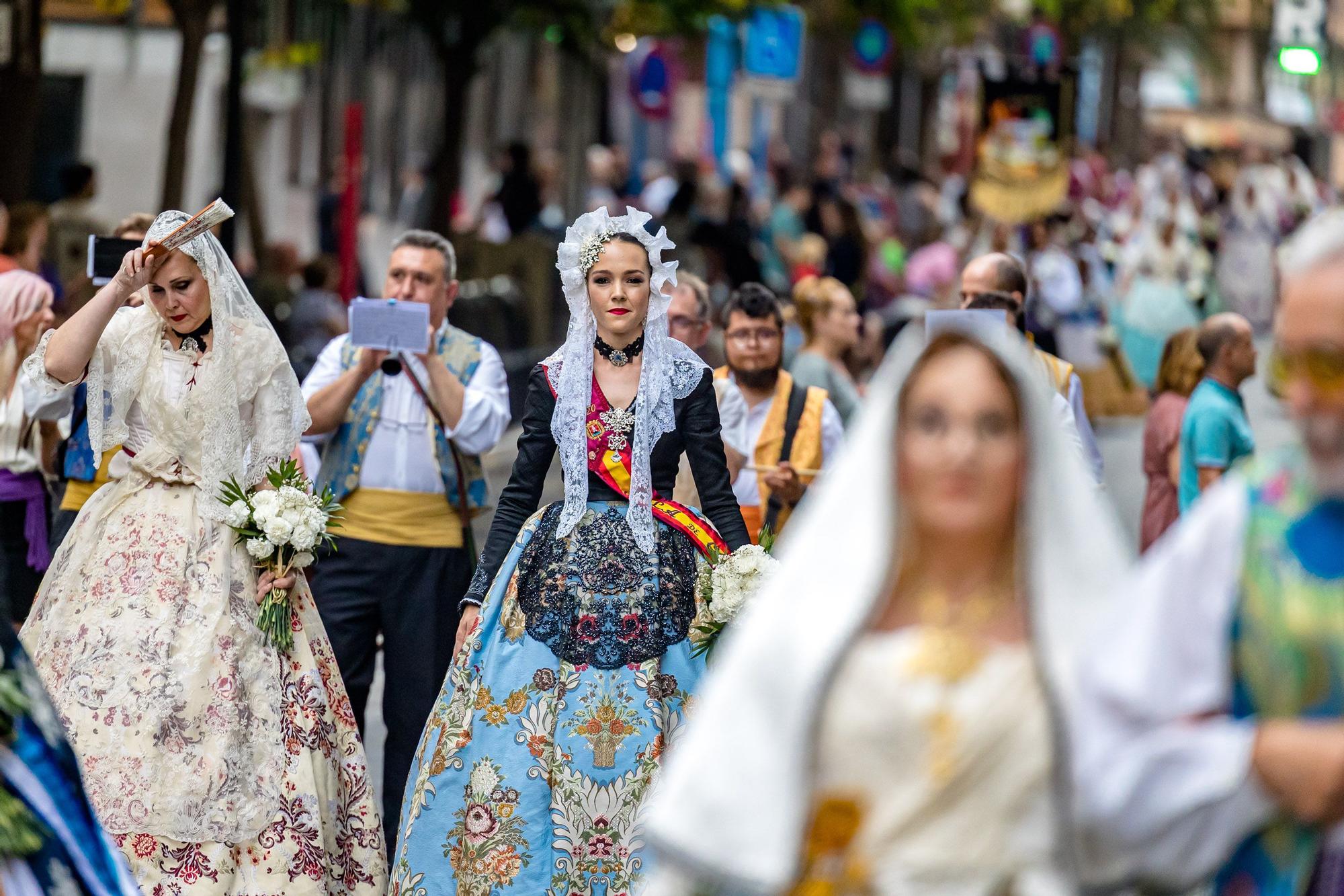 La Ofrenda de flores de las Hogueras 2022 en imágenes