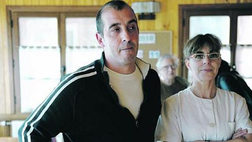 Miguel Muñoz y Amparo García, dos de los trabajadores de la residencia piloñesa.