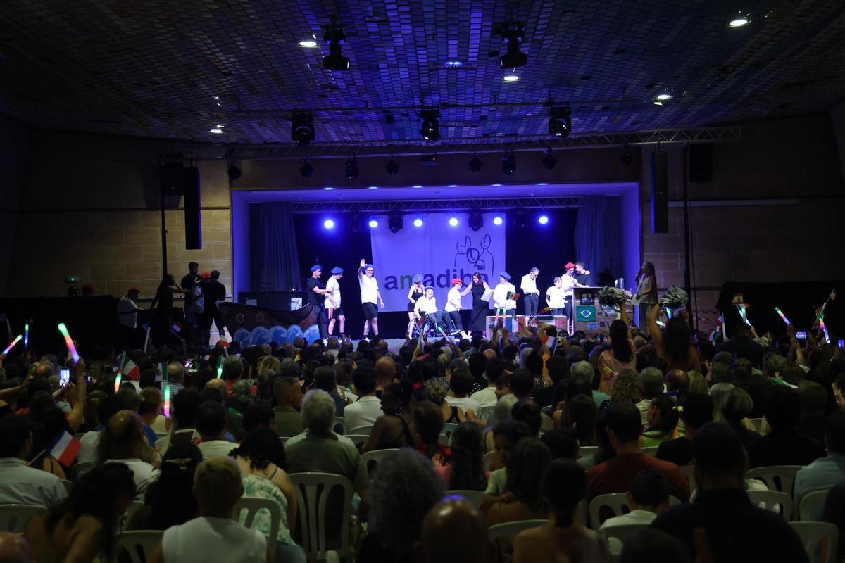 Amadiba reúne a más de mil personas en la clausura de sus escuelas de verano