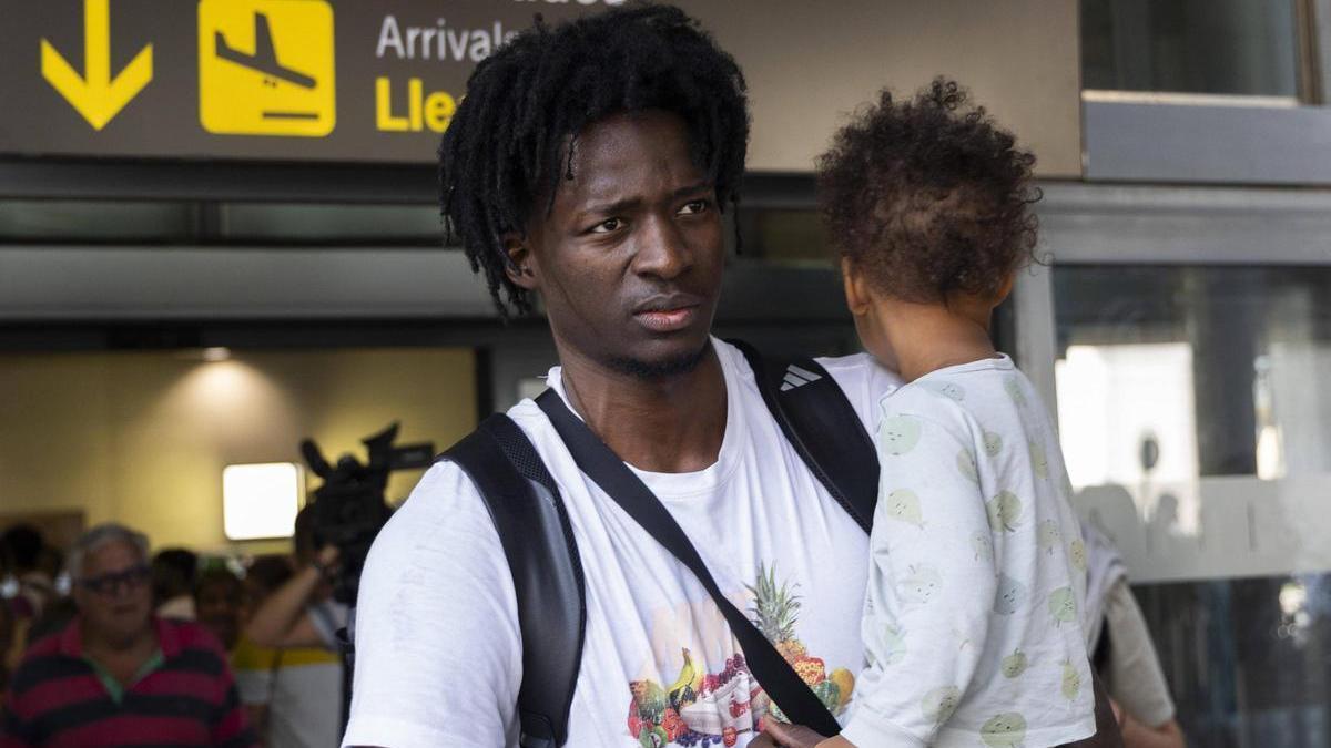 Boubacar Touré, el día de su llegada al aeropuerto de Manises