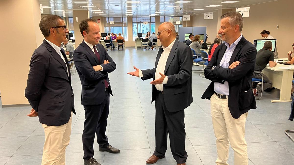 Visita del subdelegado a la delegación pontevedresa
