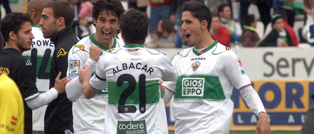 Etxeita, junto a Albacar y Fidel en el Elche del ascenso a Primera en la 2012-13.