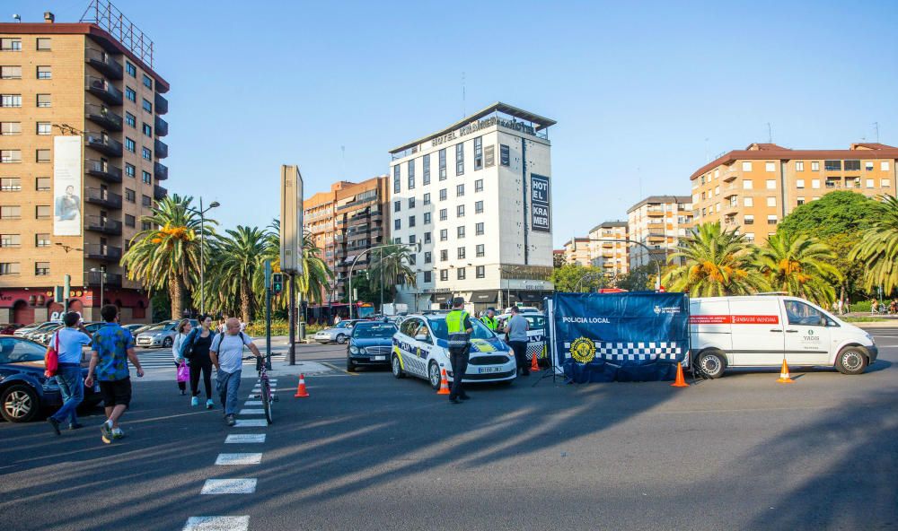 Una mujer de 52 años ha perdido hoy la vida al ser atropellada por un coche en la avenida Pío XII de València.