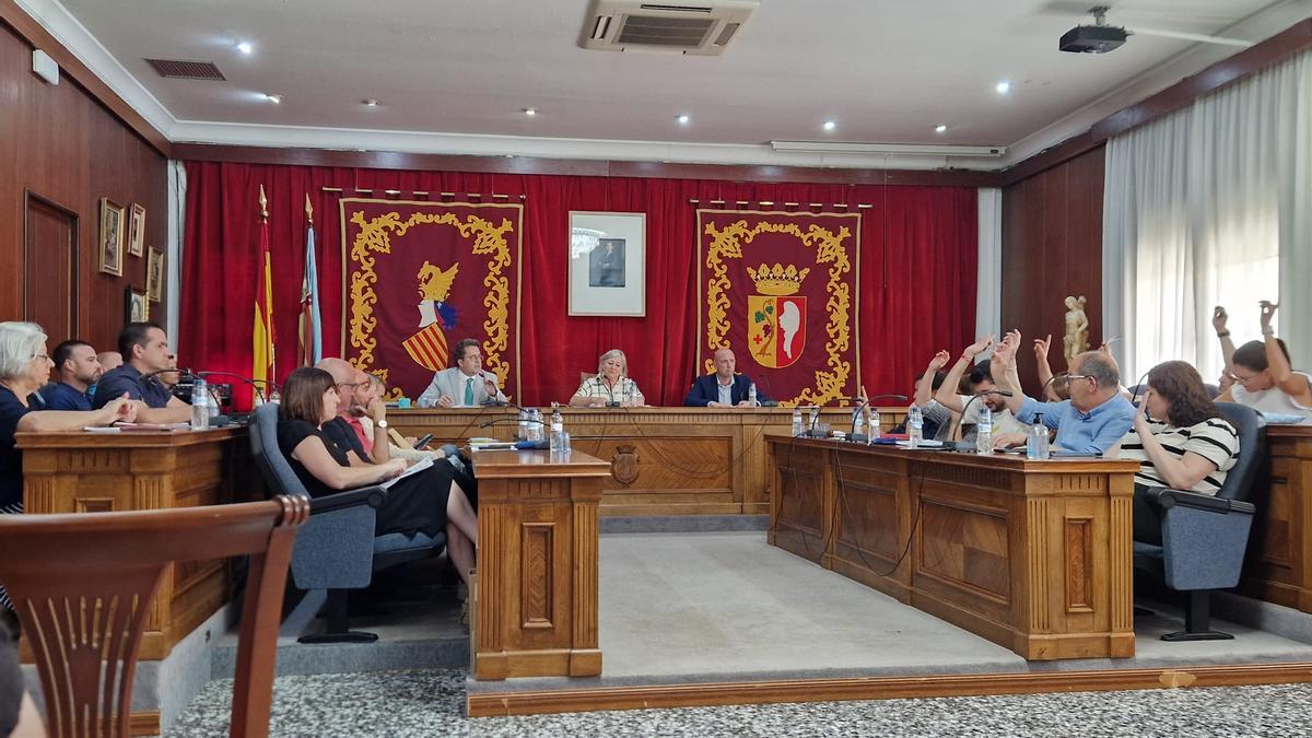 Imagen del pleno celebrado por la corporación municipal de Vinaròs.