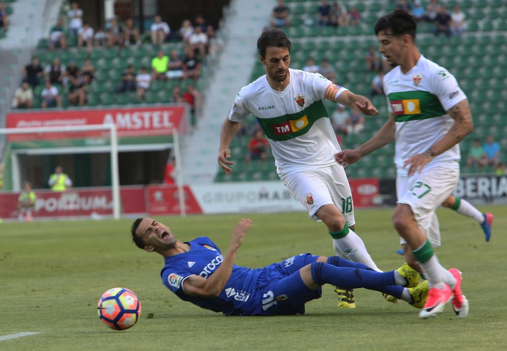 El partido entre el Elche y el Real Oviedo, en imágenes