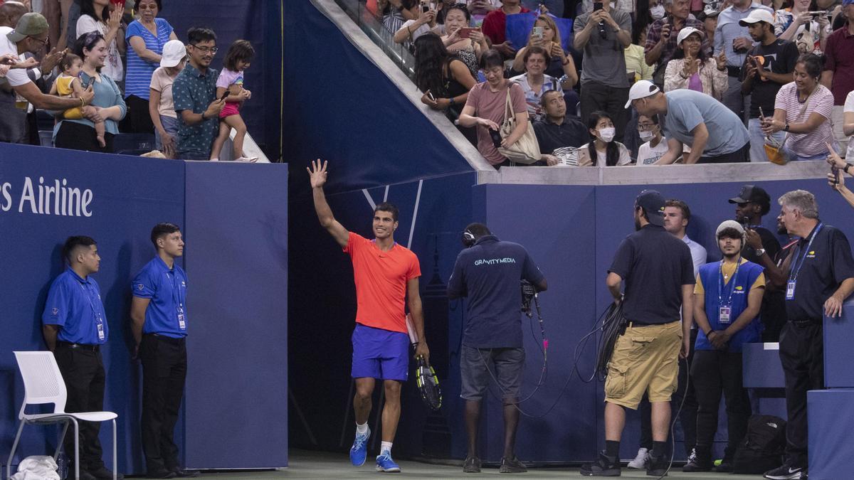 Carlos Alcaraz sale a la pista en Nueva York