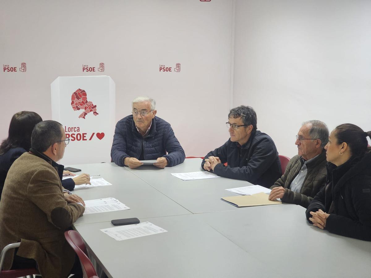 Reunión mantenida en la sede del PSOE con los vecinos de las zonas más afectadas por avenidas.