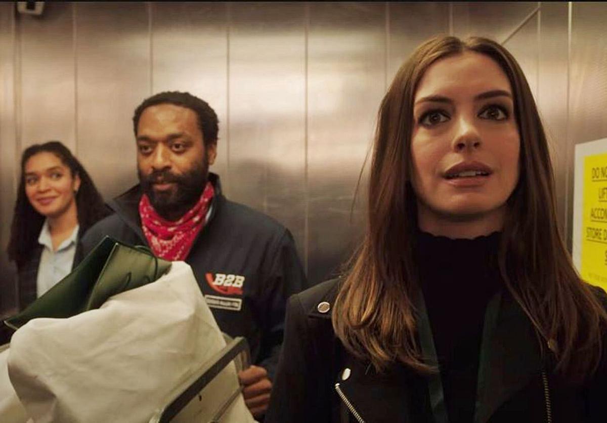 Chiwetel Ejiofor y Anne Hathaway, en «Confinados». | LA OPINIÓN