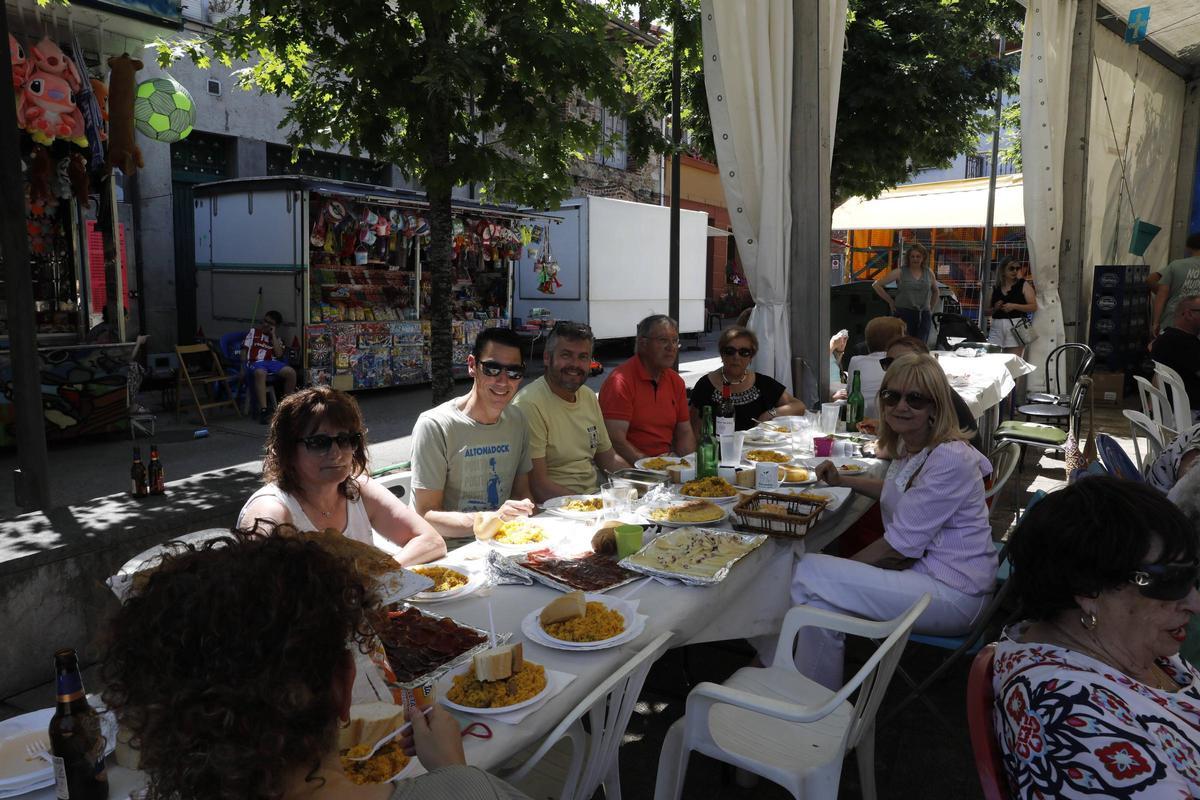 Comida popular en Villoria, Laviana, para celebrar a San Antonio: así está siendo la celebración