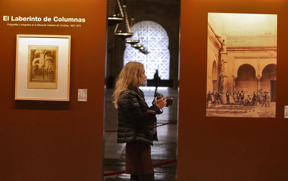 La Mezquita-Catedral exhibe 60 fotos incunables de la historia del monumento