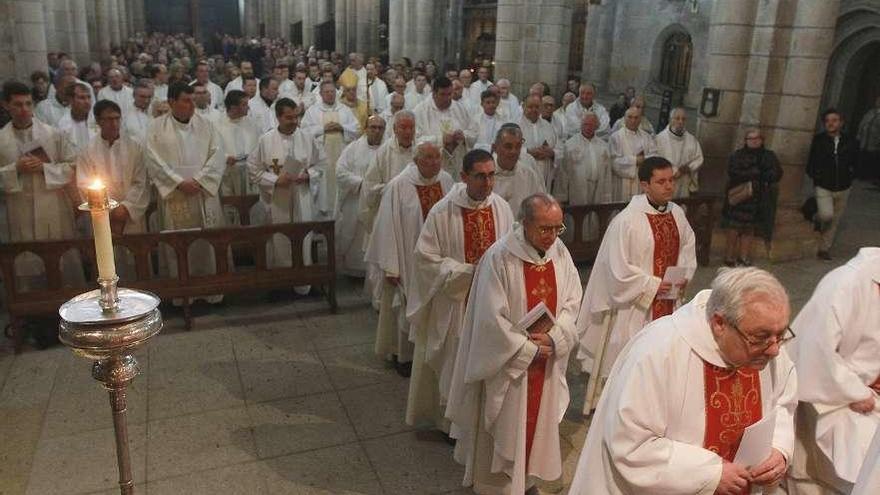 Misa crismal en la catedral de Ourense. // Iñaki Osorio